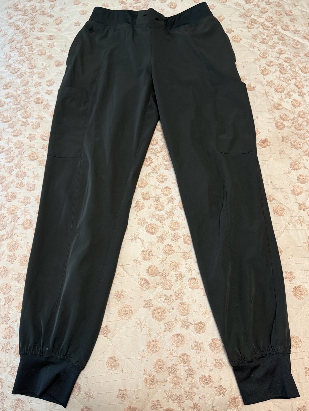 Med Couture Peaches Black Jogger Scrub pants size small